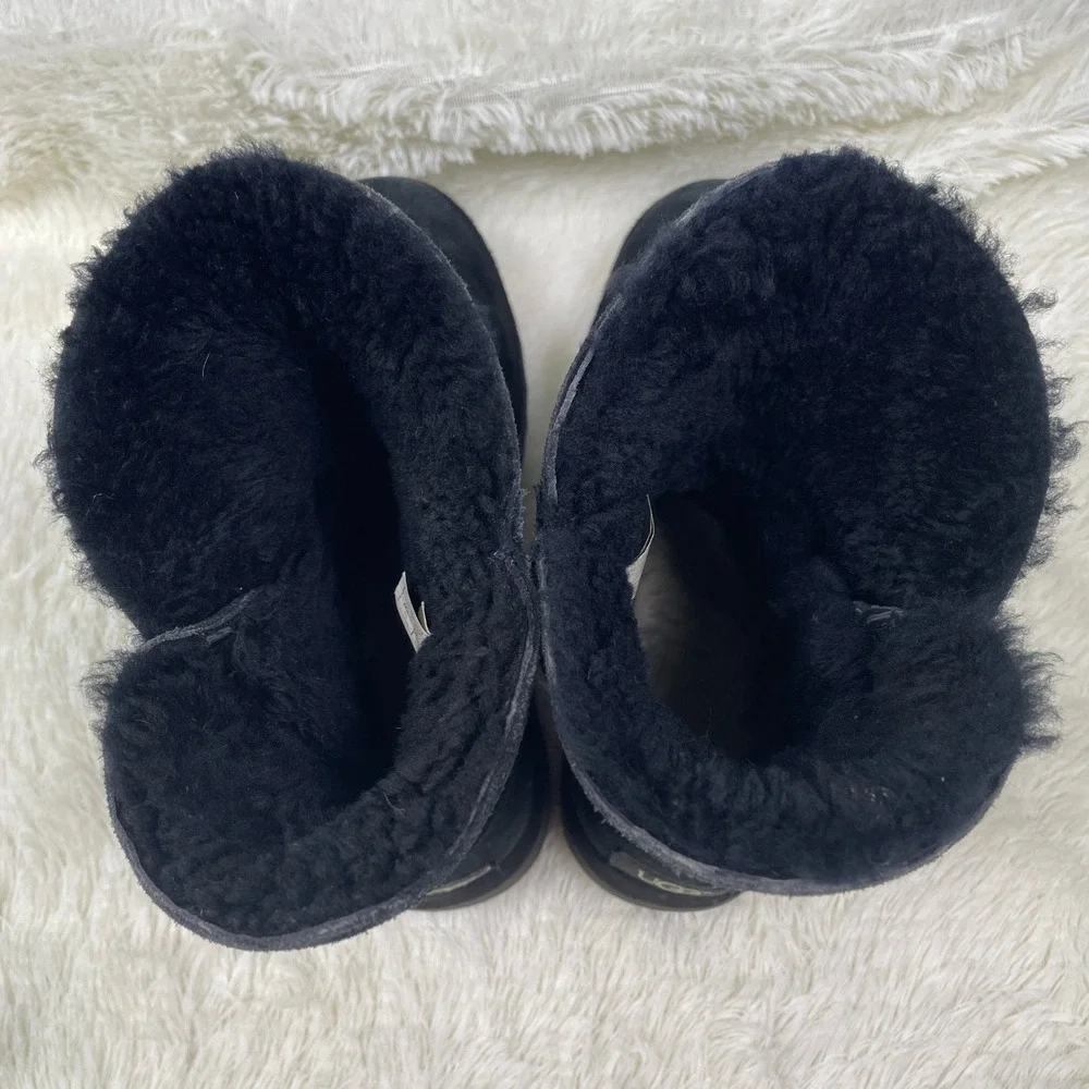 UGG 1018629 Boots Womens 8 Black Very Good Suede Shearling Split Shaft Lace Up